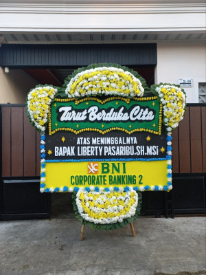 Papan Bunga Duka di Teluk Ambon