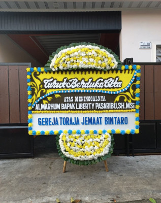Papan Bunga Duka di Teluk Ambon