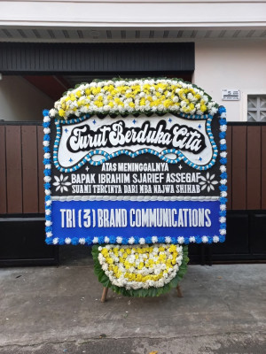 Papan Bunga Duka di Teluk Ambon